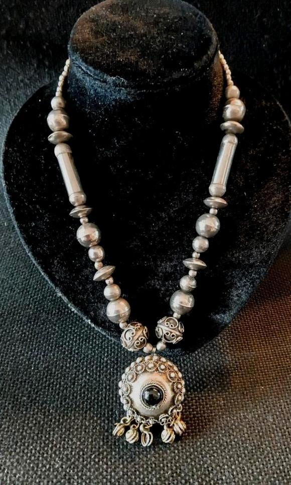 Antieke etnische berber zilver ketting met onyx hanger, Sieraden, Tassen en Uiterlijk, Antieke sieraden, Ketting, Zilver, Met edelsteen