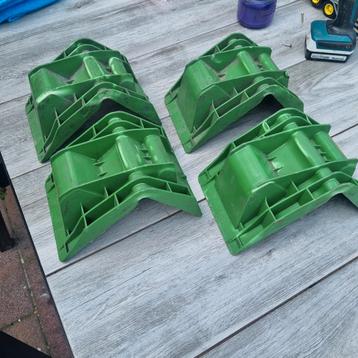 Groene Hoekstukken Transport aanhanger vrachtwagen caravan beschikbaar voor biedingen