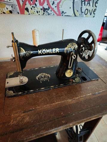 Vintage Naaimachine kastje beschikbaar voor biedingen