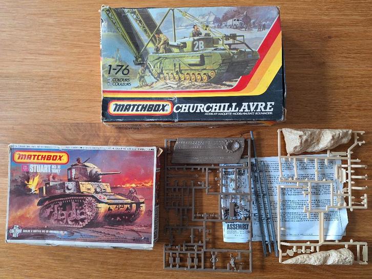 1:76 1/76 Matchbox Churchill A.V.R.E + delen Stuart M3/A1, Hobby en Vrije tijd, Modelbouw | Auto's en Voertuigen, Zo goed als nieuw