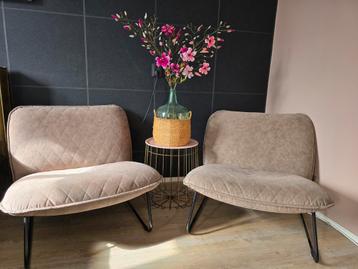 Twee stoere fauteuils  beschikbaar voor biedingen