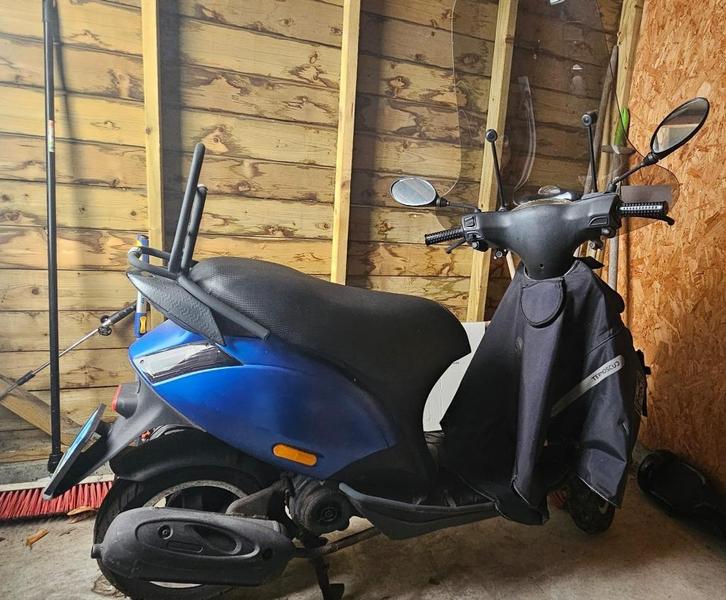 Piaggio zip blauw WOK Melding, Fietsen en Brommers, Scooters | Piaggio, Gebruikt, Zip, Maximaal 25 km/u, Benzine, Ophalen