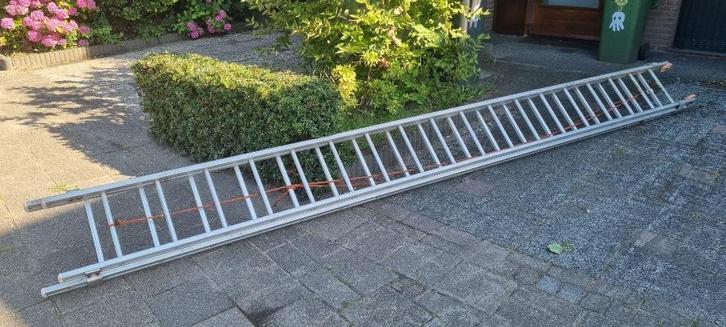 Wienese opsteekladder, 2x 4.72 m, 2x 18 sporten, Doe-het-zelf en Verbouw, Ladders en Trappen, Zo goed als nieuw, Ladder, 4 meter of meer