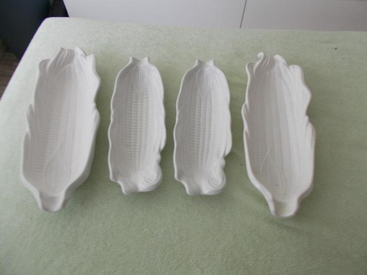4 mooie maisschaaltjes wit porselein, Huis en Inrichting, Keuken | Servies, Nieuw, Overige typen, Overige stijlen, Porselein, Ophalen of Verzenden