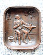 Wandplaqette in brons. Drinkende man in Reliëf, Antiek en Kunst, Antiek | Koper en Brons, Ophalen of Verzenden, Brons