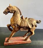 Houten beeld Paard Chinese Gilt Carved Wood Tang Style Horse, Ophalen of Verzenden