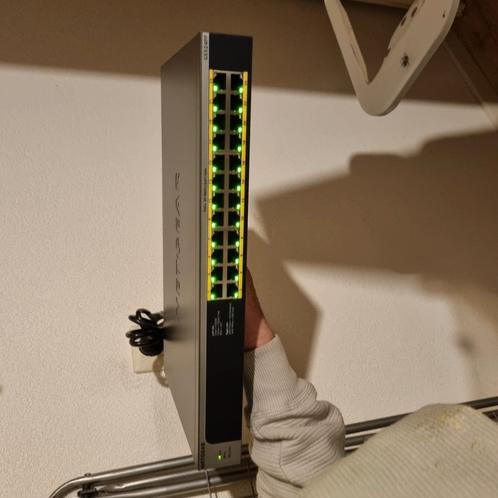 NETGEAR GS524PP, Computers en Software, Netwerk switches, Zo goed als nieuw, Ophalen of Verzenden