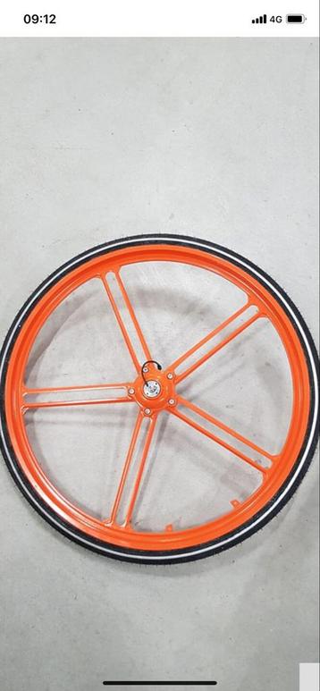 Oranje 22’’ gietwielen met lekvrije banden beschikbaar voor biedingen