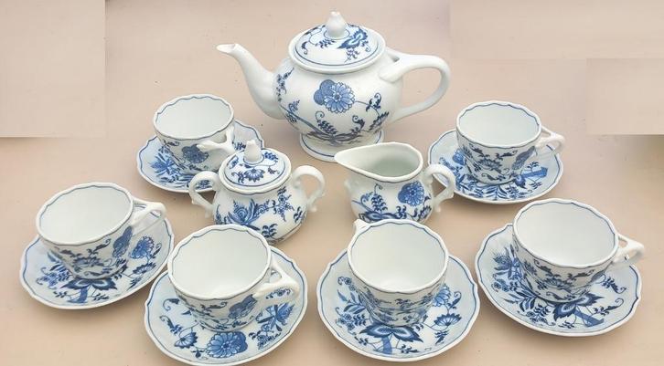 blue danube gebakstel, kop &schotels eierdopjes bordjes, Antiek en Kunst, Curiosa en Brocante, Ophalen