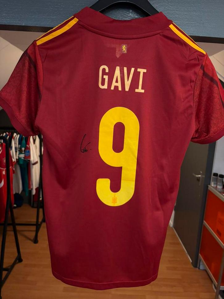 Gesigneerd shirt Gavi, Verzamelen, Sportartikelen en Voetbal, Zo goed als nieuw, Shirt, Buitenlandse clubs, Ophalen of Verzenden