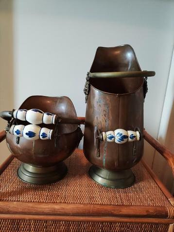 Mooie antieke koperen kolenkit en 'helm' met Delfts Blauw  beschikbaar voor biedingen
