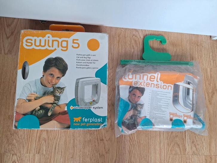 Splinter nieuwe witte kattenluik/hondenluik met verlengstuk., Dieren en Toebehoren, Katten-accessoires, Nieuw, Ophalen of Verzenden