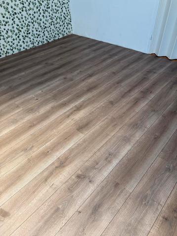 Laminaat - 9,5m2, z.g.a.n. beschikbaar voor biedingen
