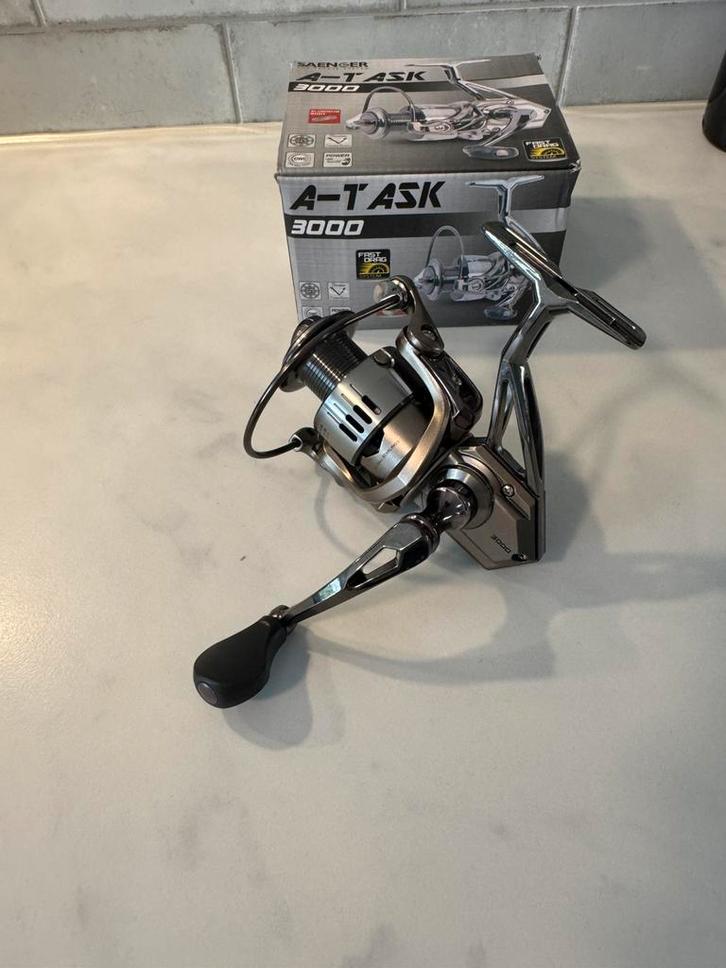 nieuwe saenger a task 3000 molens , alu huis ! loopt super, Watersport en Boten, Hengelsport | Roofvissen, Nieuw, Molen, Ophalen of Verzenden