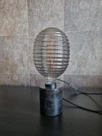 Moderne marmeren tafellamp met ribbelglas, Ophalen, Zo goed als nieuw, Glas, Minder dan 100 cm