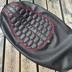 Zadelhoes Piaggio Zip RS rood custom buddydek, Piaggio, Info@jynkx.com, Jynkx, Nieuw