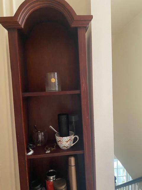 Karakteristiek houten wandmeubel / open kastje, Antiek en Kunst, Antiek | Meubels | Kasten, Ophalen