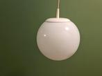 stoere glazen hanglamp witte bol retro, vintage.  breedte 14, Ophalen of Verzenden, Zo goed als nieuw, Minder dan 50 cm