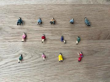 H0 Passagiers / Zittende Figuren / Poppetjes Set 4 ( 1:87 ) beschikbaar voor biedingen