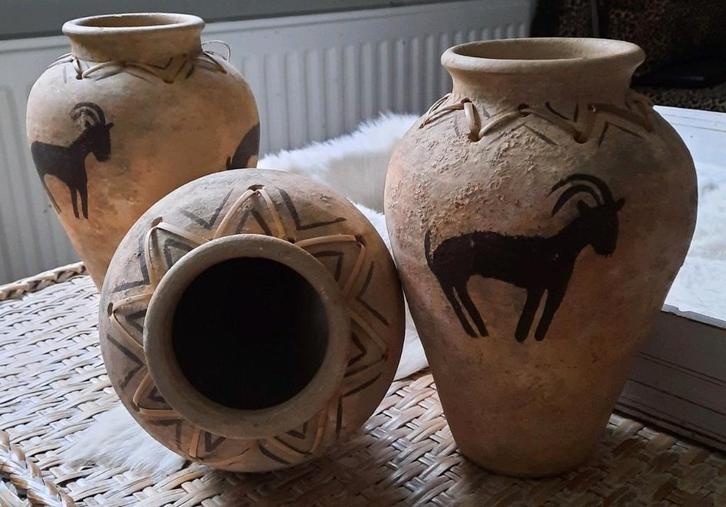 Vintage handgemaakte aardewerk potten vazen drie stuks, Antiek en Kunst, Antiek | Keramiek en Aardewerk, Ophalen