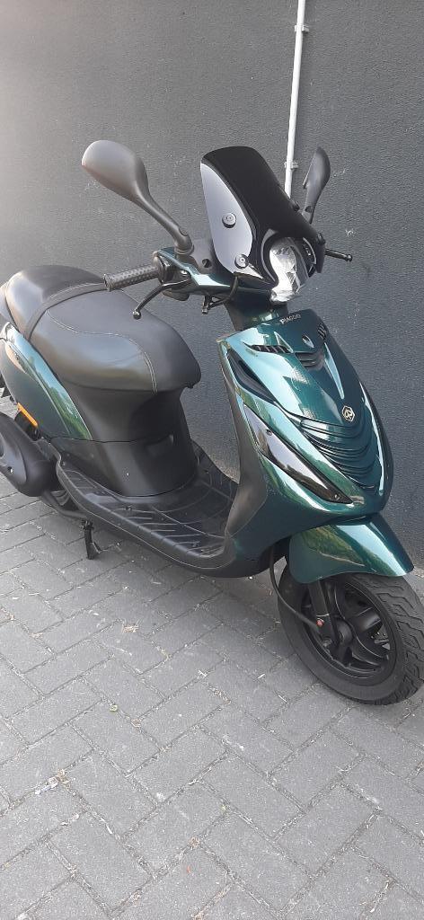 Piaggio zip 2000 zip piaggio kymco zip sp sym fly vespa, Fietsen en Brommers, Scooters | Piaggio, Zo goed als nieuw, Zip, Maximaal 45 km/u