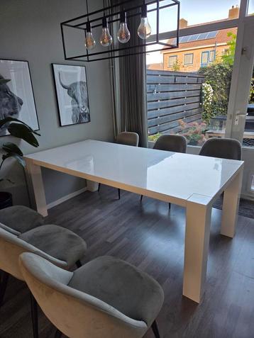 Eettafel hoogglans wit