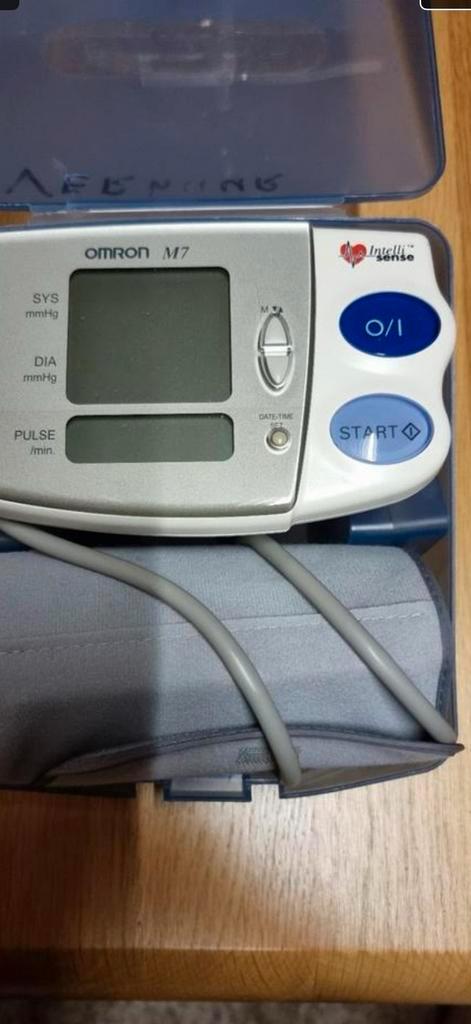 Omron m7 intelli bloeddruk meter, Diversen, Verpleegmiddelen, Zo goed als nieuw, Ophalen of Verzenden