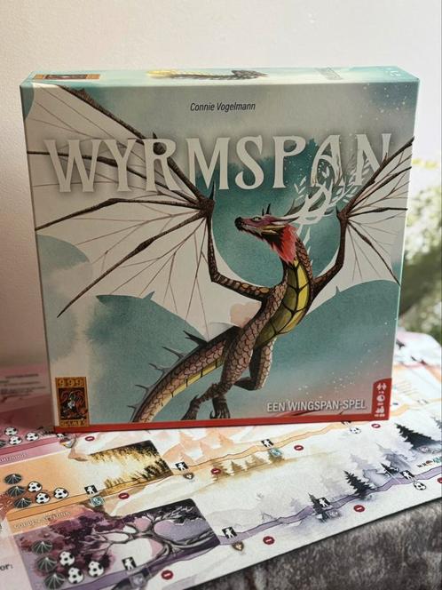 Wyrmspan rubberen speelmat (NL), Hobby en Vrije tijd, Gezelschapsspellen | Bordspellen, Nieuw, Ophalen of Verzenden