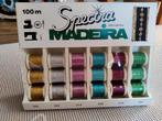 Display met 18 Madeira metallic boeduurgaren, Ophalen of Verzenden, Zo goed als nieuw, Borduurgaren of Zijde