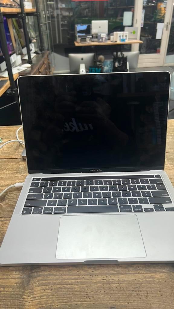 MacBook Pro 13 M1 2020 zilver gaat niet aan, Computers en Software, Apple Macbooks, MacBook Pro, 13 inch, Ophalen of Verzenden