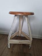 Metalen krukje met houten zitting van Kidsdepot wit 48cm, Ophalen, Zo goed als nieuw, Staal