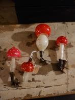 Oude kerstballen paddenstoelen, Ophalen