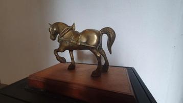Messing paard op houten voet – klassiek beeld, ca. 1950–1970 beschikbaar voor biedingen