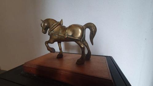 Messing paard op houten voet – klassiek beeld, ca. 1950–1970, Verzamelen, Dierenverzamelingen, Zo goed als nieuw, Beeldje of Figuurtje