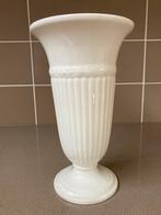 Wedgwood Edme vaas, 22 cm, Overige kleuren, Aardewerk of Porselein, Ophalen of Verzenden, Zo goed als nieuw