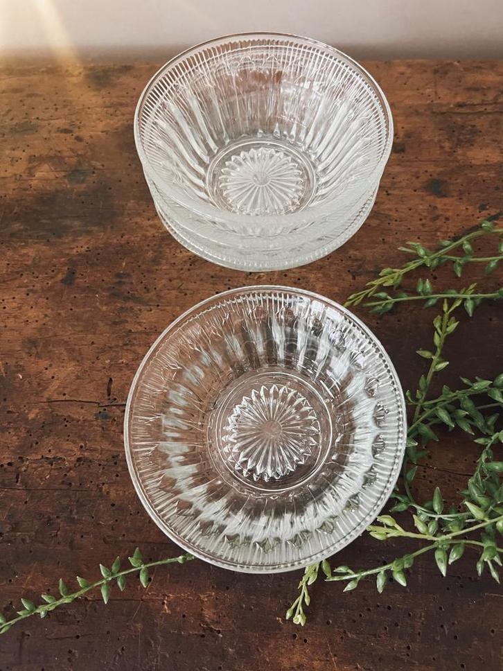 Vintage glazen schaaltjes set van 6 – persglas, Antiek en Kunst, Antiek | Servies los, Ophalen of Verzenden