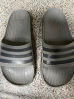 Adidas Slippers Maat 5 - Comfortabel en Stijlvol, Ophalen of Verzenden, Gedragen, Grijs, Slippers