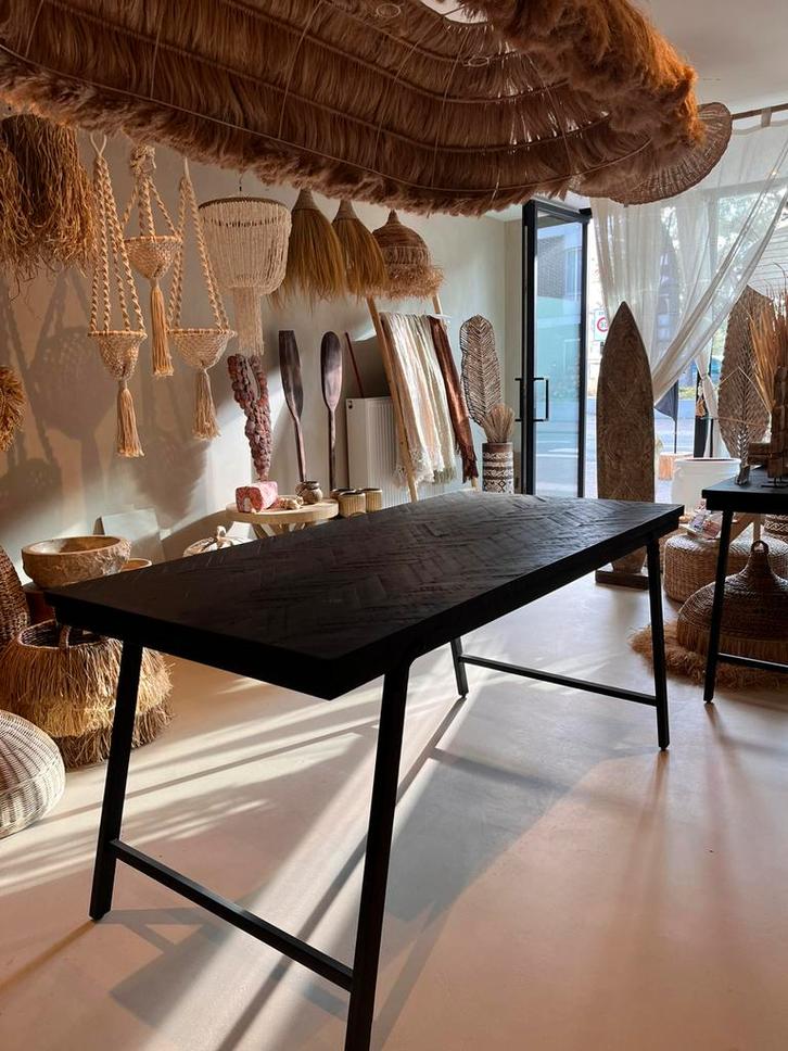 Showroom visgraat tafel, Huis en Inrichting, Tafels | Statafels, Gebruikt, Ophalen