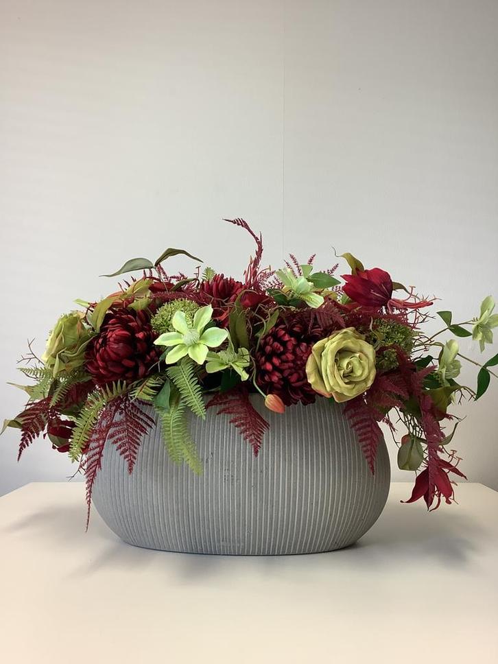 Schitterend vol stuk in donkerrood / groenwit in stenen pot, Huis en Inrichting, Woonaccessoires | Kunstplanten en Kunstbloemen