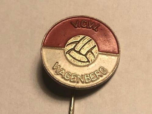 Metalen V.C.W. WAGENBERG VOETBALCLUB Speld (Rood/Wit)., Verzamelen, Speldjes, Pins en Buttons, Zo goed als nieuw, Speldje of Pin