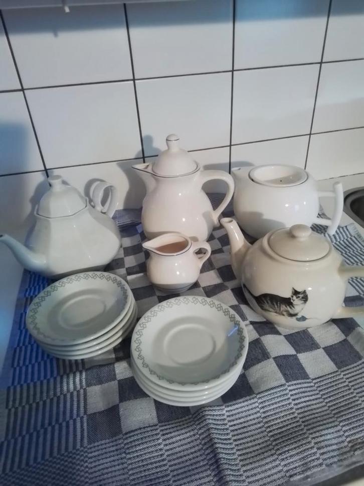 Koffie, thee kannen 4 stuks ,melkkannetje, 8 x Bordjes 10 eu, Huis en Inrichting, Keuken | Servies, Zo goed als nieuw, Bord(en)