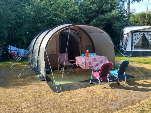 Ruime 4 persoons tent, slechts twee keer gebruikt., Caravans en Kamperen, Tenten, Zo goed als nieuw, Ophalen of Verzenden