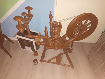 Spinnenwiel met 8 klossen beschikbaar voor biedingen