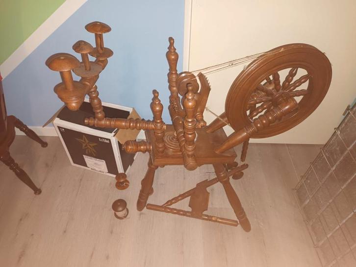 Spinnenwiel met 8 klossen, Hobby en Vrije tijd, Spinnewielen en Spinnen, Gebruikt, Spinnewiel, Ophalen