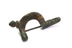 Bodemvondst Romeinse bronzen kruisboog fibula, Antiek en Kunst, Antiek | Koper en Brons, Verzenden, Brons