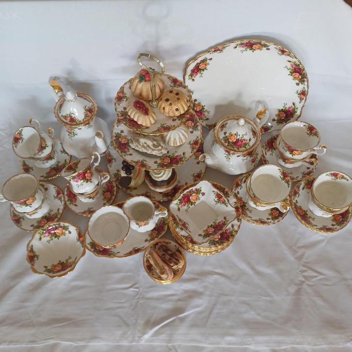 Royal albert old country roses servies, Antiek en Kunst, Antiek | Servies los, Ophalen