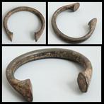 Antiek brons,  bronzen Manilla armband, betaalmiddel, Ophalen of Verzenden, Brons