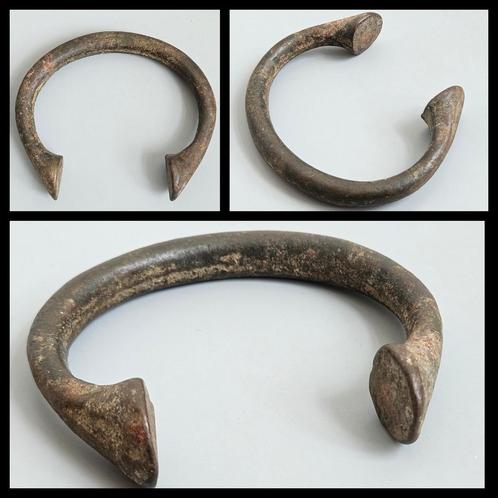 Antiek brons,  bronzen Manilla armband, betaalmiddel, Antiek en Kunst, Antiek | Koper en Brons, Brons, Ophalen of Verzenden