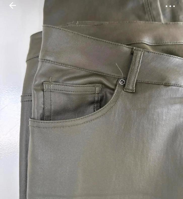 Yesta Broek Leatherlook Olijfgroen Maat 3 (UK 24/USA 20W), Kleding | Dames, Spijkerbroeken en Jeans, Zo goed als nieuw, Overige jeansmaten