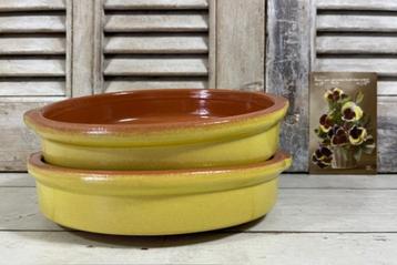 Franse terracotta ronde ovenschotel geel geglazuurd beschikbaar voor biedingen